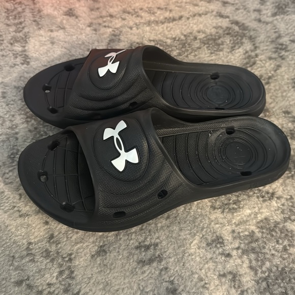 Under Armour Slides/Flip Flops - Picture 2 of 5